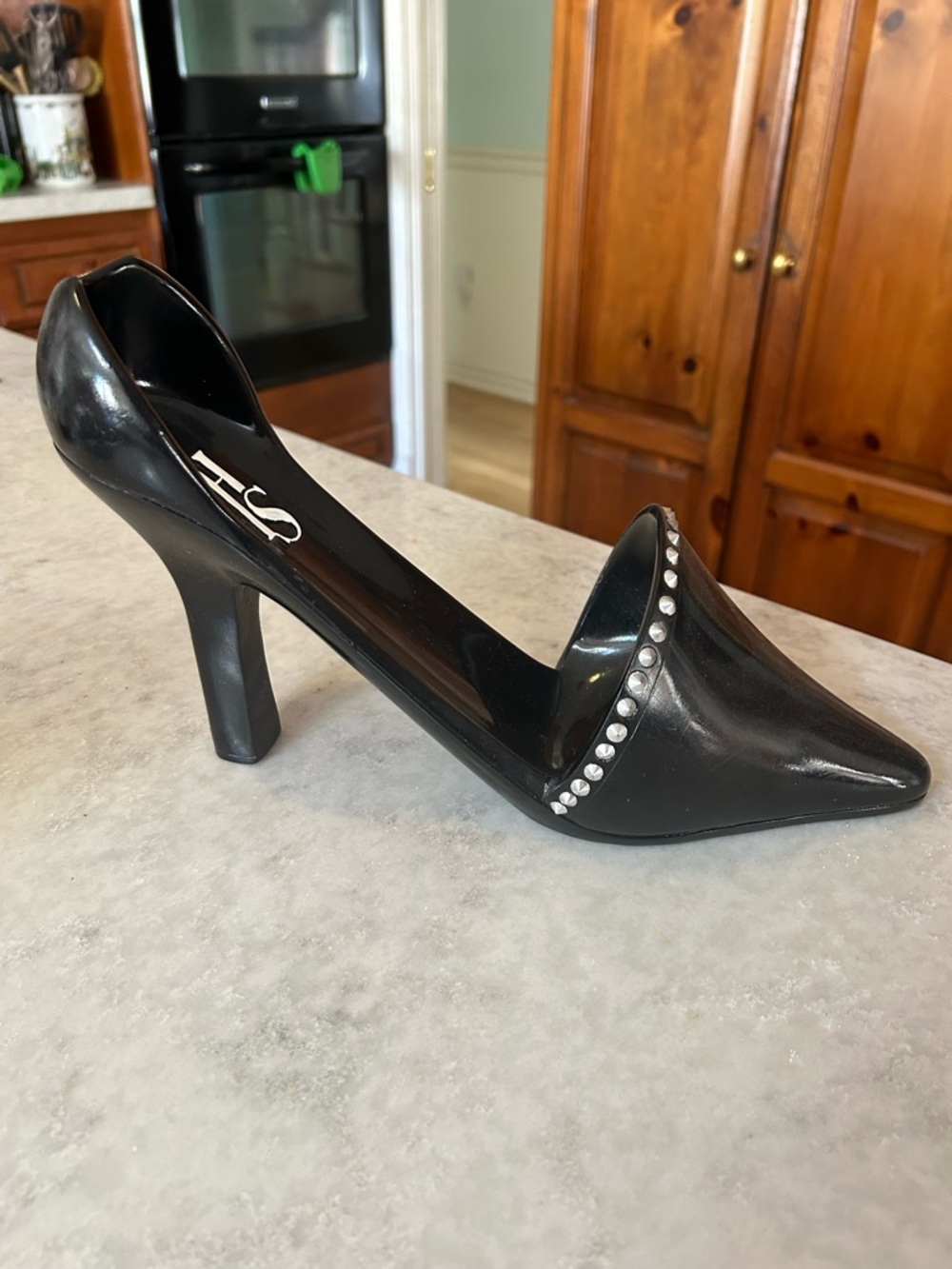 Wine Bottle Display Black Pointed Toe Stud-Trim High Heel Pump